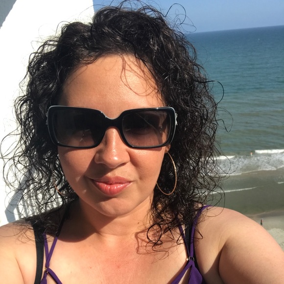 Meet your Posher, Jenifer - Picture 2 of 3